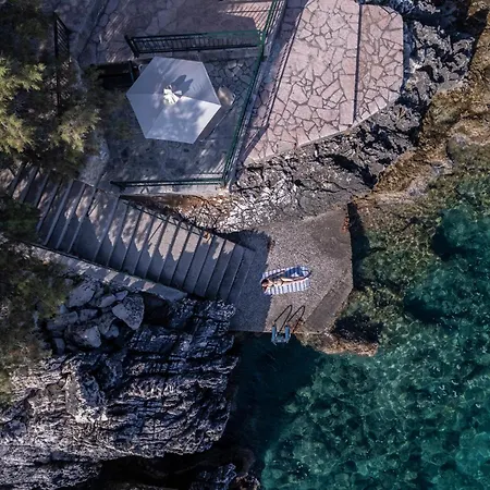 Louis Apostolata Island Resort