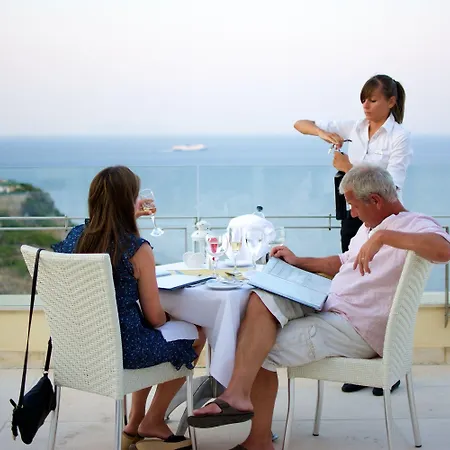 Apostolata Island & Station touristique