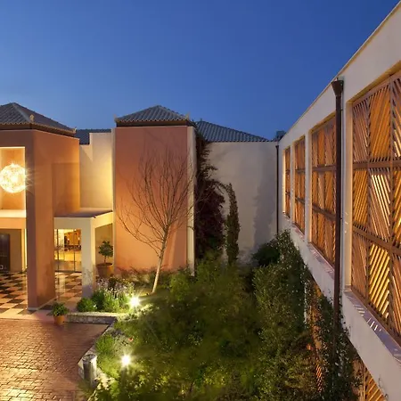 Resort Louis Apostolata Island