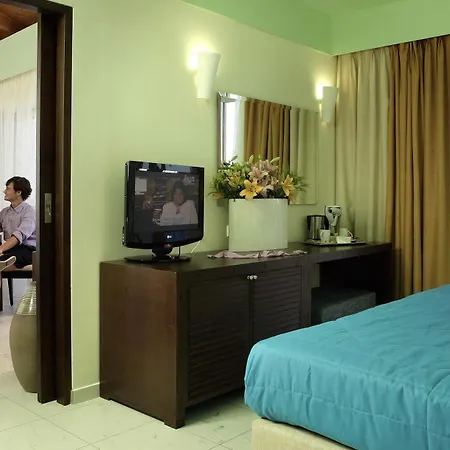 Resort Louis Apostolata Island