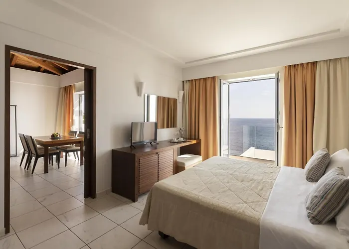Louis Apostolata Island 4*