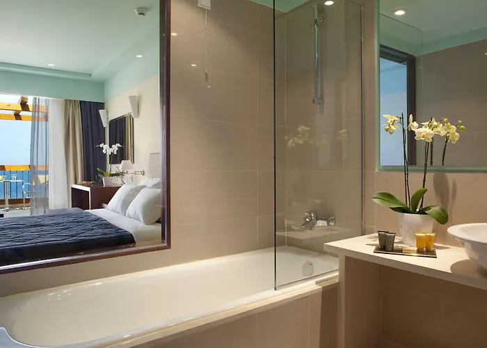 Louis Apostolata Island Semesteranläggning (resort) 5*