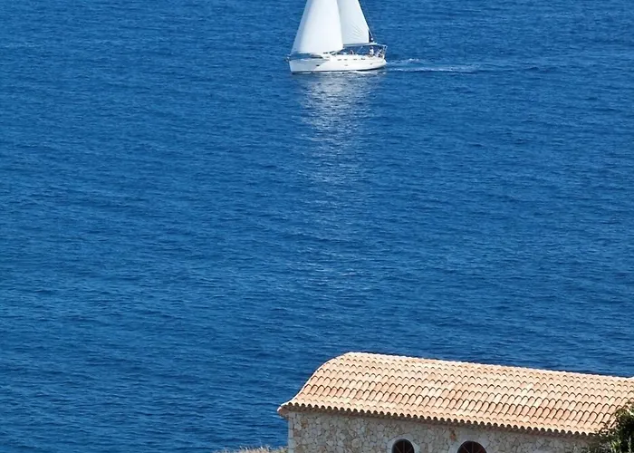 Semesteranläggning (resort) Louis Apostolata Island